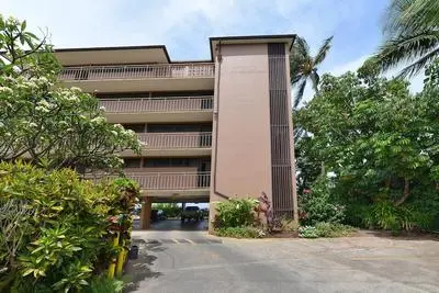 Lahaina Roads #205 1 Bedroom Condo by Redawning