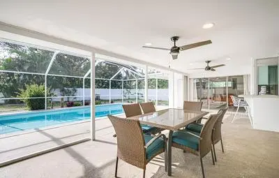 Cozy Cape Coral Home w/ Pool: 1 Block to Canal!