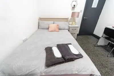 Spacious Studio Near City Centre!