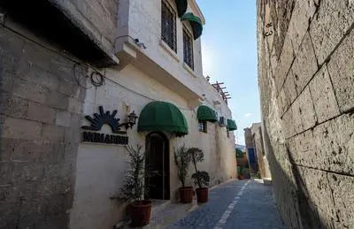 Nomad Inn