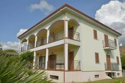 Larus Hotel