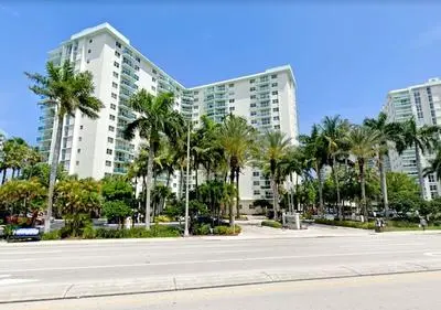 The Tides by Miami Te Espera
