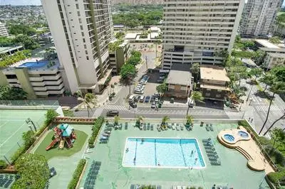Waikiki Banyan - Pool View Tower 1 Suite 911