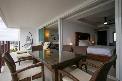 Wake Up To Sounds Of The Ocean Condo