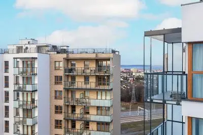 16th Floor Apartment by Renters