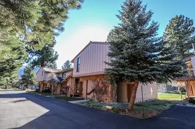 Villa de los Pinos 16 Rustic, Pet-Friendly with Gorgeous Mountain Views by RedAwning