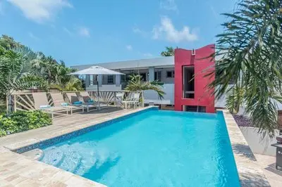 2BR 1BA Ground Level in the Heart of Aruba Pool