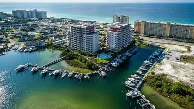 Harbor Landing 902b 3 Bedroom Condo by RedAwning