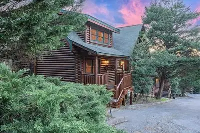 Bear Creek Way by Avantstay Hot Tub, Game Room, Air Hockey, Near Dollywood & Smoky Trails