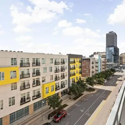 Cozysuites l Roomy 1BR Monument Circle Indy