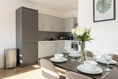 Modern, Stylish 1BR Apartment Nearby AO Arena