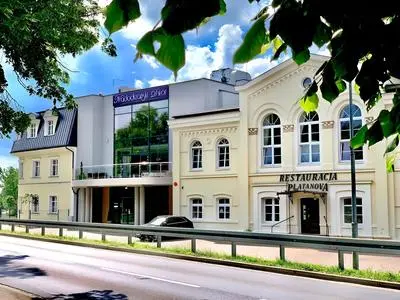 Nadodrzański Dwór