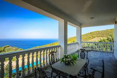 Argo Ante Retreat - Keri Sunny Lodging