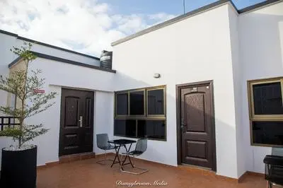 2 Bed Apartment - Parking, Wifi, Aircon