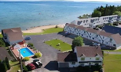 Bridge View Motel & Condo's