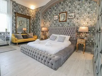 Ismay Billiard Room Apartment - Titanic Interest