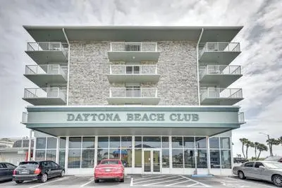 Updated Daytona Beach Oceanfront Studio!