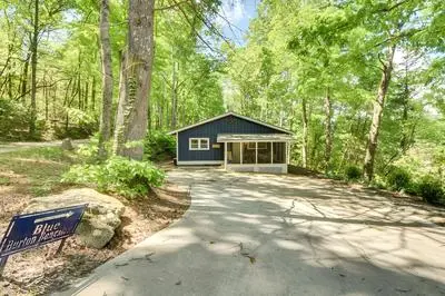 Mountain Escape w/ Gas Grill Near Lake Burton!