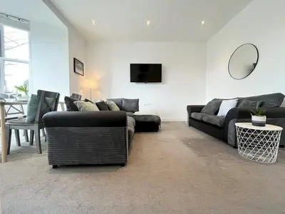 Spacious Apartment Parking Close to Seafront