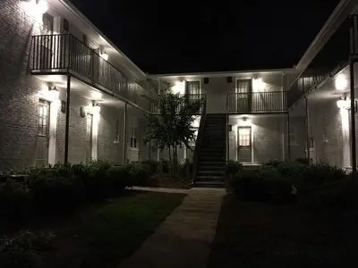 B1bd Safe Clean Condo Only Blocks From Piedmont Hospital
