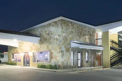Super 8 by Wyndham San Antonio Near Fort Sam Houston