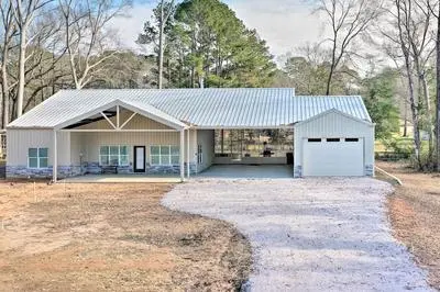 Home w/ Screened Porch - Near Toledo Bend Lake!