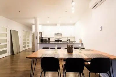 Huge Industrial Loft Near Mont-royal Metro