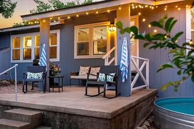 Luxurious Haus With Firepit & Cowboypool - 6 Mins to Fred