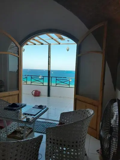 3-bed Sleeps 6 With Sea View & Free Parking