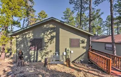 Ruidoso Cabin w/ Hot Tub & Mtn Views!