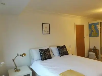 Room in Guest Room - Spacious Room in Coventry