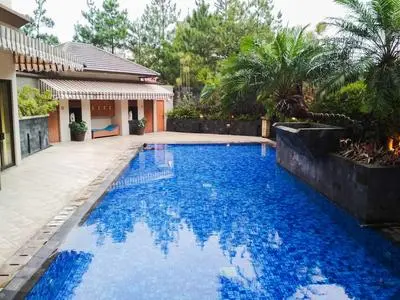 Simply 2BR at Majesty Apartment