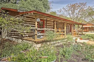 'gruene Cabin' - Pet Friendly New Braunfels Studio