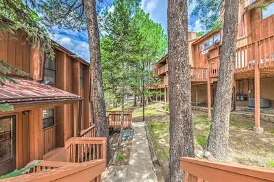 Rustic Ruidoso Retreat Near Shops & Mountains!