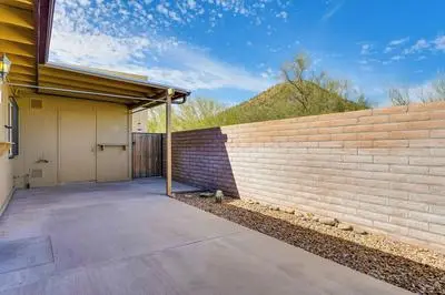 4 Mi to Downtown Tucson: Peaceful Townhome!