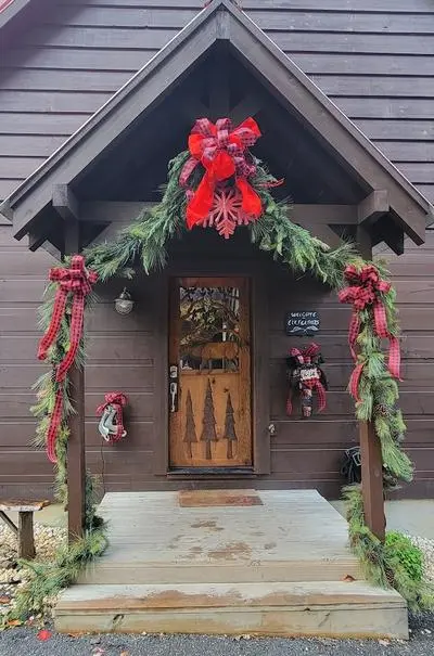 Elk Feathers 2 Bedroom Cabin by RedAwning