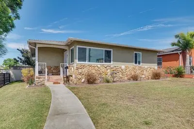 4 Mi to Sofi Stadium, Fenced Yard: Modern Retreat!