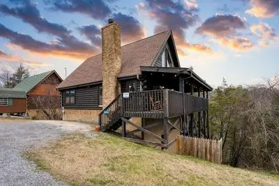 Cozy Cabin Hot Tub Balcony Golf Simulator Near Pigeon Forge Smoky Mountain Group Retreat Mountains Are Calling by Avantstay