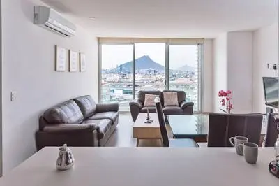 Apartment pool and gym. 6 pers. 1 KSB, 2SB, 1 TwinB, 2BTH by Mty. Living