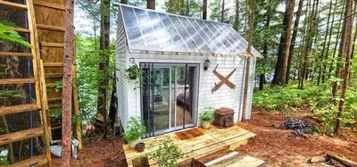 2 Romantic Island Cabins for 5 - Hot Tub Boat