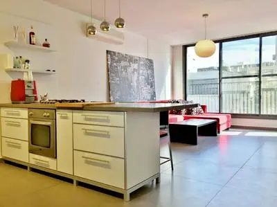 Hilton Beach Stunning Designer 2BR APT