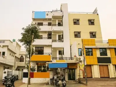 OYO 9971 Hotel Royal T