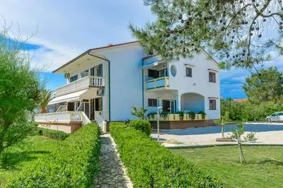 Apartment on Vir Island Near Sandy Beaches