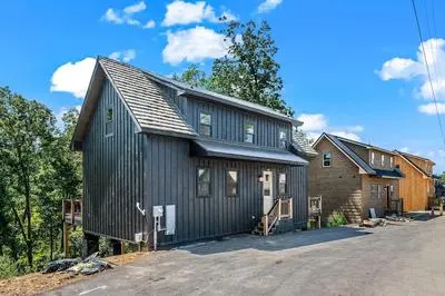 Rustic Ripples Chalet