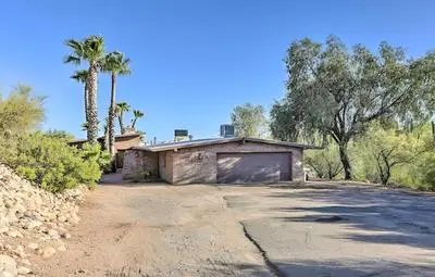 Tucson Oasis 'La Casa de las Palmas' w/ Pool!