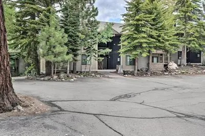 Elegant Mountain-view Condo < 1 Mi to Lifts!