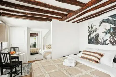 Cozy Getaway in Le Marais Heart of Paris
