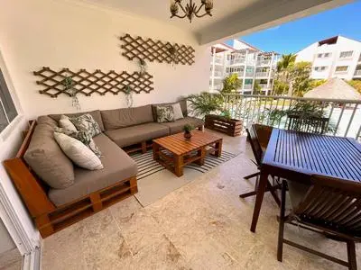 Gorgeous Playa Turquesa Pool Views Beach Apartment