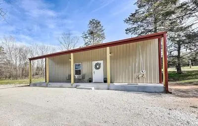 Eureka Springs Area Home w/ Porch, Grill!
