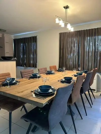 Huswell - Spacious 3-bedroom Duplex Apartment